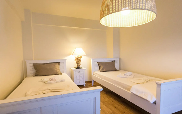 Inuit I Luxury Pool Sani Villa