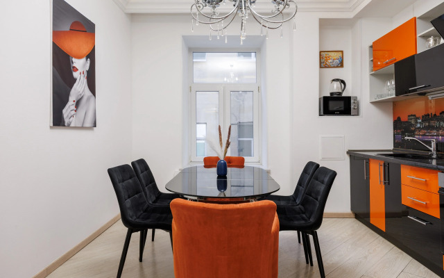 Апартаменты у Эрмитажа 12 гостей Б.Конюшенная 12