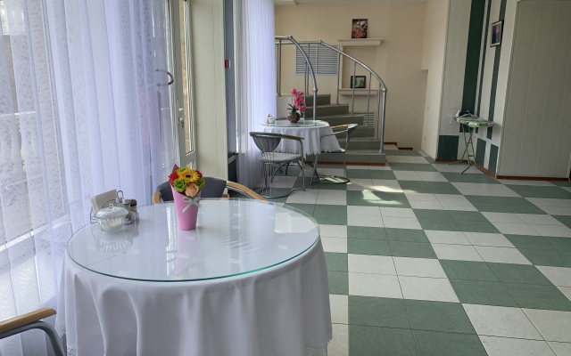 Lastochka Hotel
