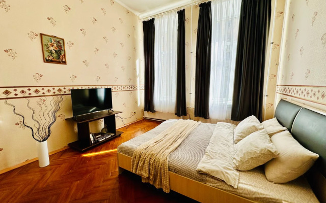 V Samom Serdtse Peterbupga Flat