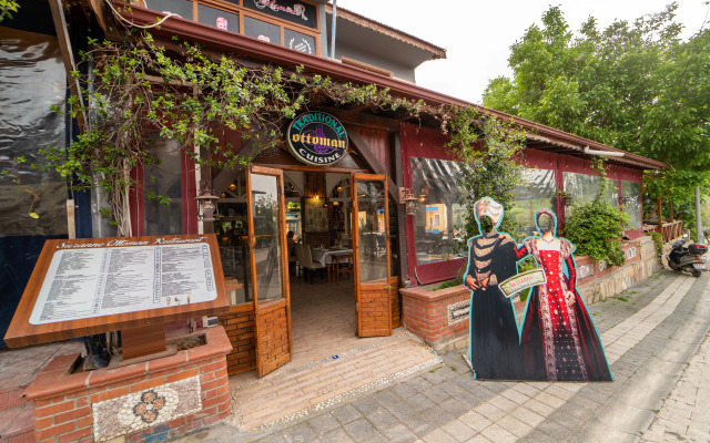 Suzanne Hotel & Restaurant