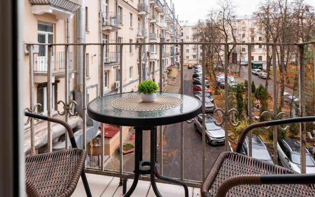 Apart+ Nezavisimosti 22 Apartments