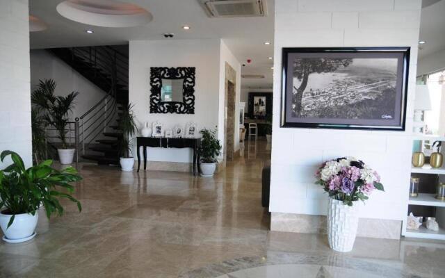 Alesta Yacht Hotel
