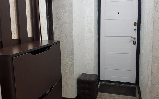 1 Komnata na 2 Cheloveka Prozhivanie s Khozyaevami Flat