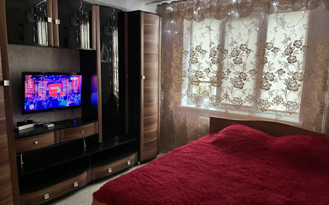 Shikarnaya odnushka vozle Akvaparka Flat