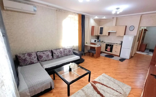 Kvartira Zolotoy Kvadrat Dostyk