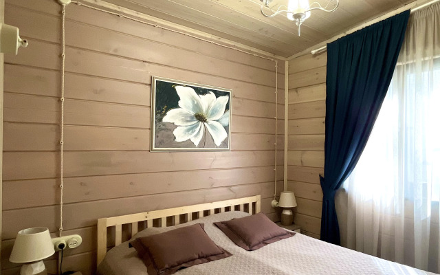 Домик на опушке на берегу Озера Волго на Селигере - коттеджи Сосновый бор