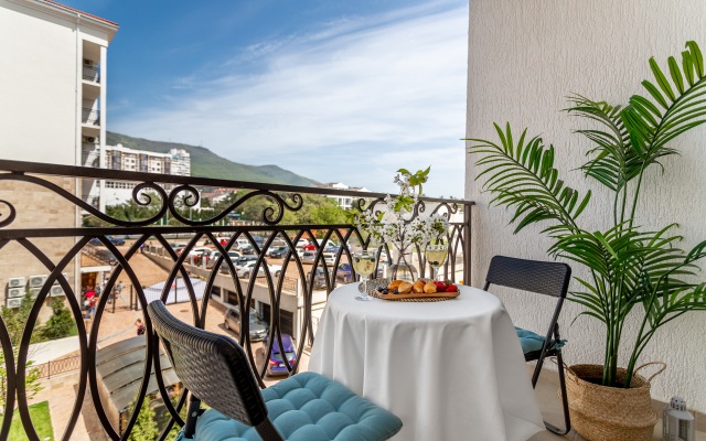 Апартаменты Квартира с Шикарным Видом на Горы от Home Group apartments