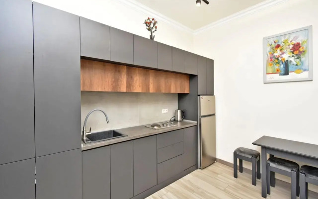 2-K, Ulitsa Amiryana, Am713 Flat