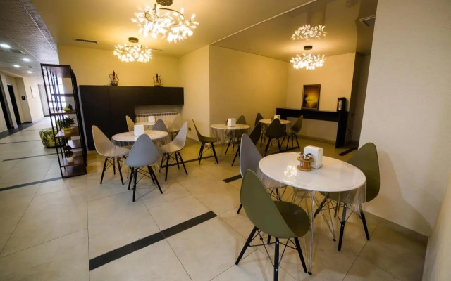 Golden Hotel
