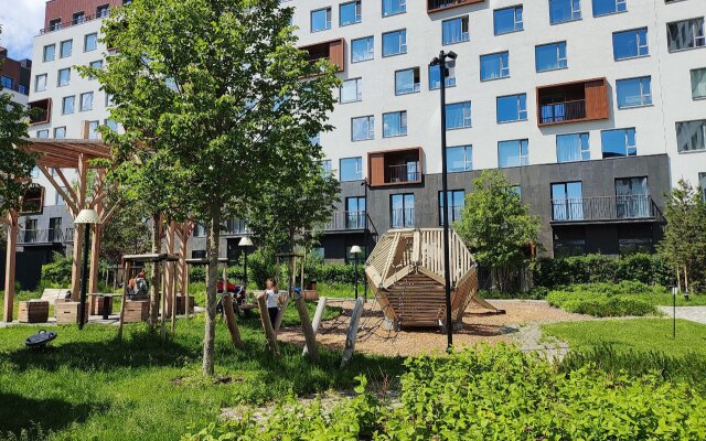 Студия у Метро Космонавтов