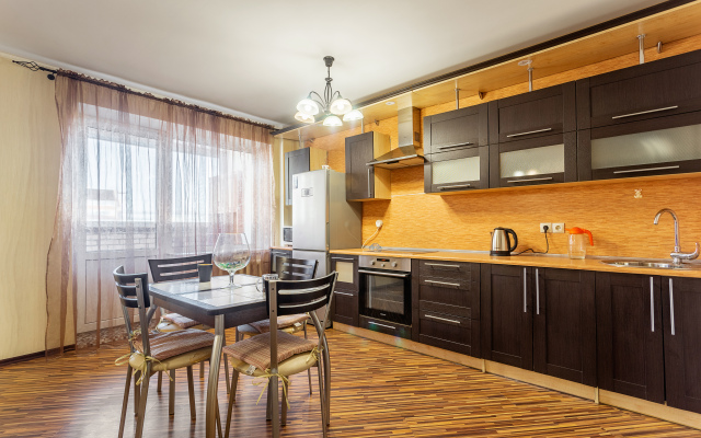 Апартаменты двухкомнатные на Карбышева 61Б (рядом с ТЦ Космопорт)