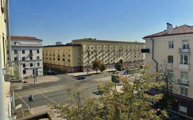 V Samom Tsentre Ploschad Pobedy Apartments