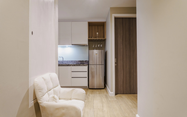 Diamond 2Br  Deluxe Poolside Condo Apartments