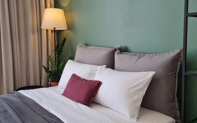 Green Studio Apartment