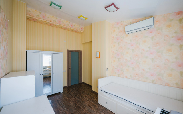 Tishina I Pokoy Flat