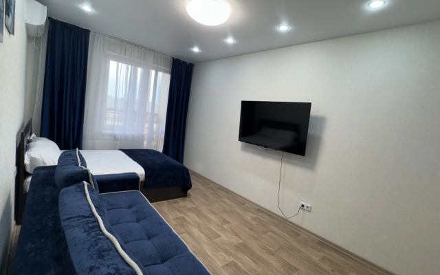 V Centre u Metro s Igrovoj Pristavkoj Flat