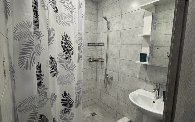 Uyutnaya Dvukhkomnatnaya Kvartira V Tsente Goroda Flat
