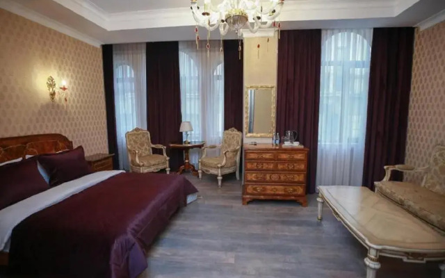 West Inn Palace Hotel
