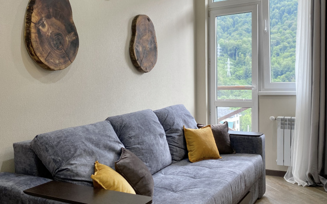 S Balkonom U Podnozhiya Khrebta Aibga Apartments
