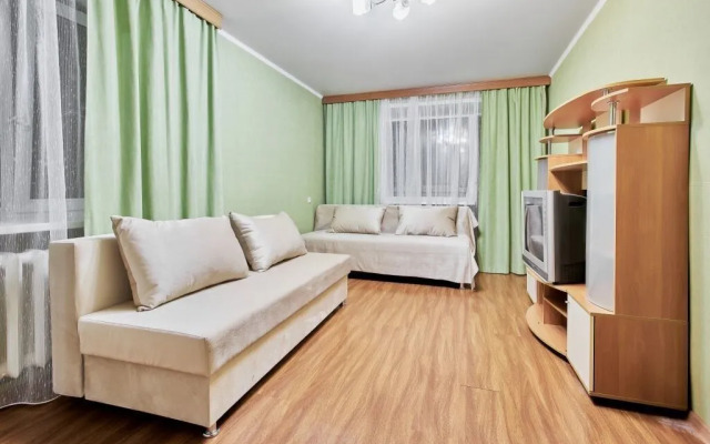 Na Pervomayskoy Ulitse 44 Flat
