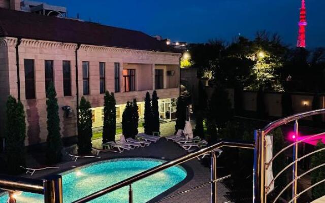 Hotel Grand Hills
