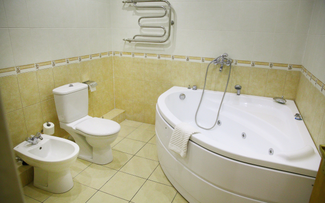 Gostinichno-Razvlekatelnyij Kompleks Kontinent Hotel