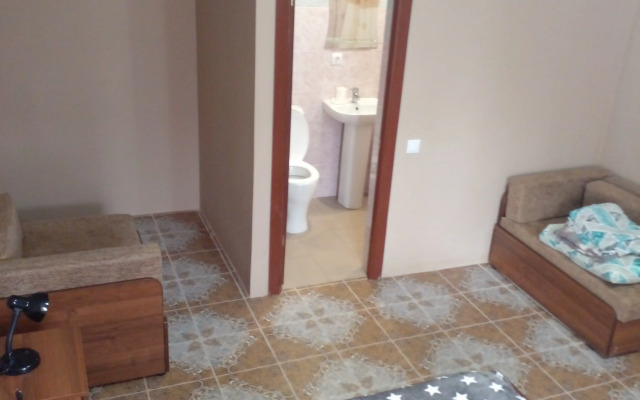 V Pitsunde U Ozera Naala Guest house