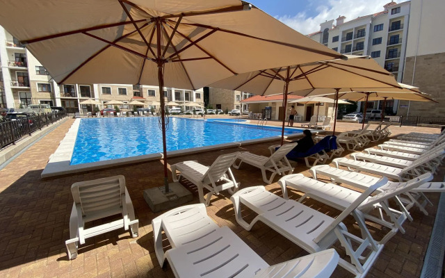 235 V Tsentre Na Pervoy Linii Flat