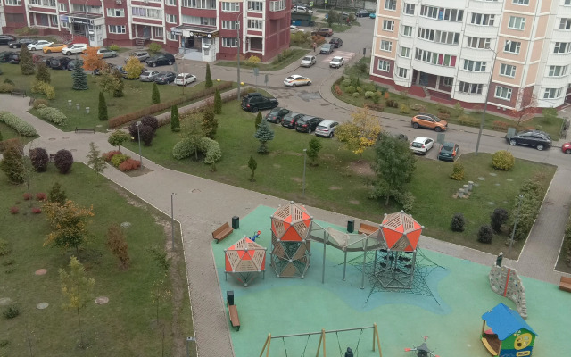 S oknami vo dvor Flat