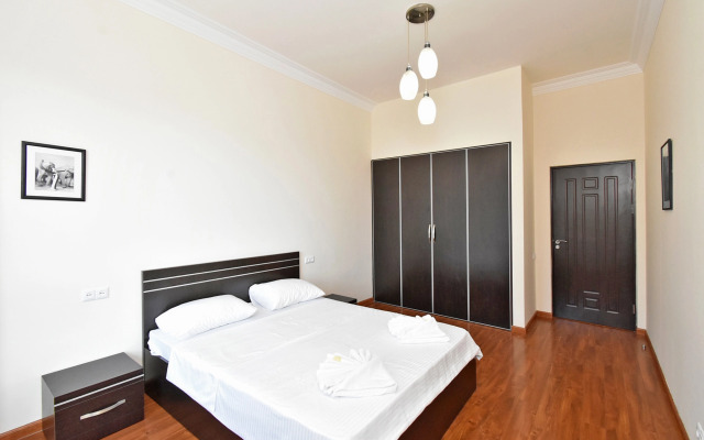 4-Komn. V Zdanii Bulvar Plaza, di644 Flat