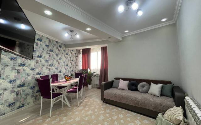 2 na Prospekte Kunaeva 7 Apartments