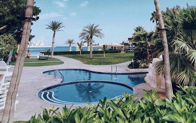 Отель Dubai Marine Beach Resort & Spa