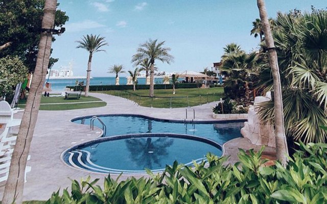 Dubai Marine Beach Resort & Spa