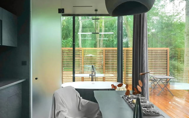 Private House na Beregu Reki s Avtorskim Dizaynom