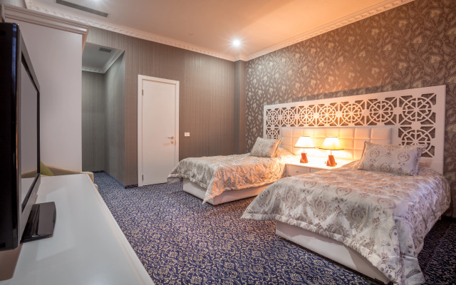 Premier Old Gates Hotel