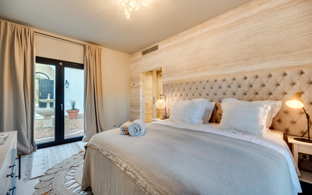 All About Villa La Boheme