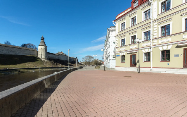 Bolshie Krasivye Naprotiv Kremlya Apartments