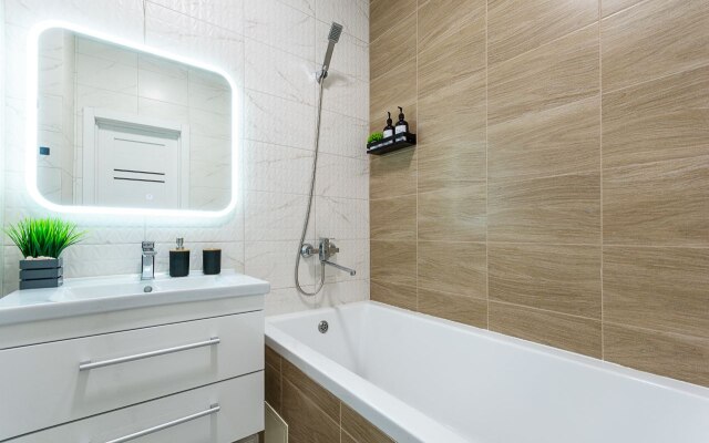 Kolibri Ryadom s Parkom Galitskogo Flat