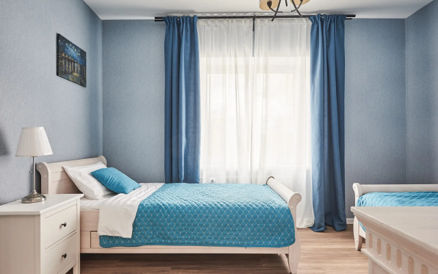 Prostornye Apartamenty u Yekaterininskogo Parka Flat