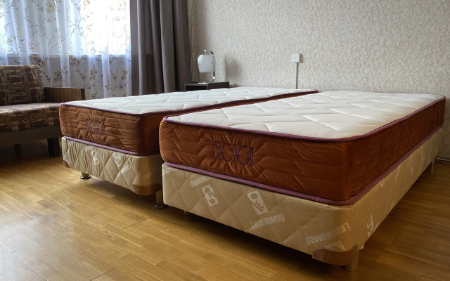 U stantsii Filevskiy Park Flat