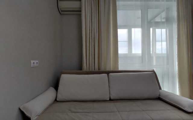 Жилое помещение 2-к квартира у метро Молодежная с яркими закатами