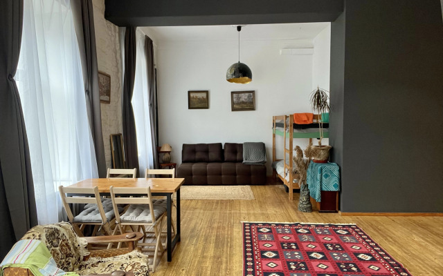 Na Kommunisticheskoy 12 Flat