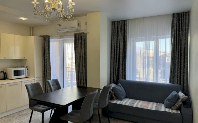 276 prostornaya u morya s balkonom Flat