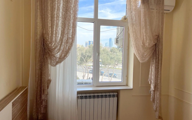 Okolo Devichyey Bashni, Stary Gorod/Baku Apartments