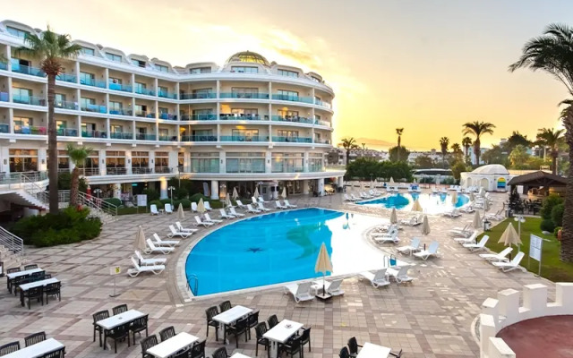 Pineta Park Deluxe Hotel