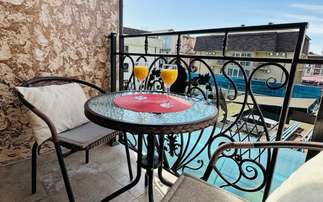 Na Ulitse Nizhneimeretinskaya 143 Flat