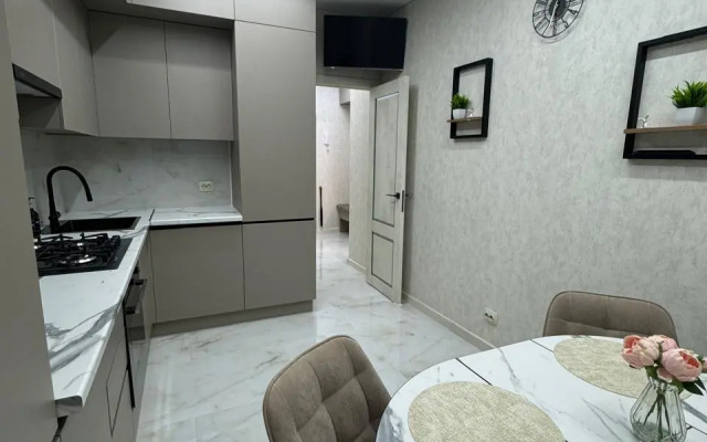 Ryadom S Aeroportom Flat
