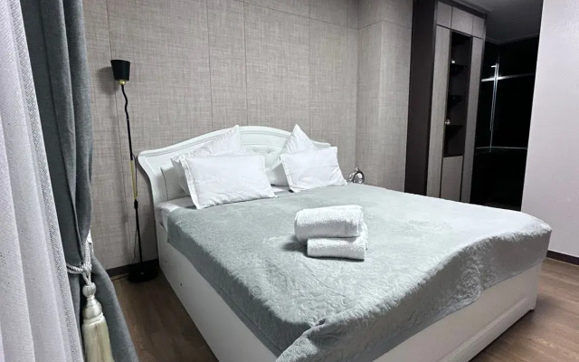 Ryadom s Posol'stvami SShA, OAE, KitayaApartments