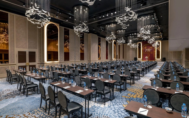 Sofitel Saigon Plaza Hotel